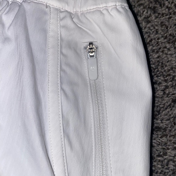 Tracker short 4”: white// lined// size 6 - Picture 2 of 4